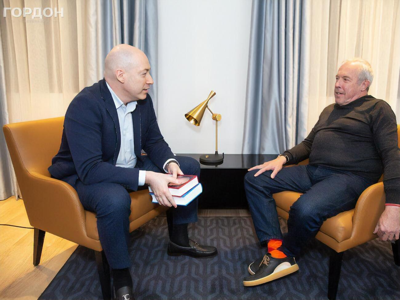 У вересні 2022 року&nbsp;мін'юст Росії заніс до реєстру "іноземних агентів" Гордона. Тоді ж російський мін'юст до списку "іноагентів" заніс і Макаревича