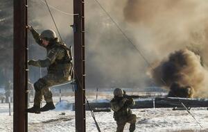 Украинские воины (на снимке) лучше экипированы и подготовлены к зиме, считает ряд экспертов, в том числе Левин