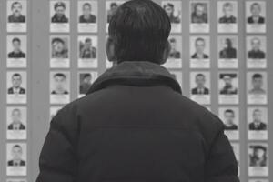 Сунак опубликовал черно-белый ролик