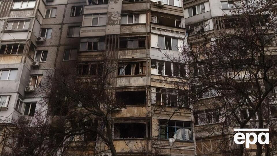 Росіяни регулярно обстрілюють житлові будинки в Україні