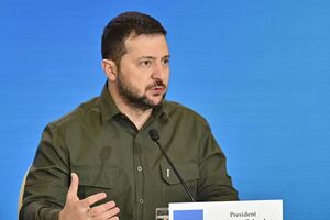 Зеленський наголосив, що опрацьовують усі сценарії дій у зв'язку з обстрілами
