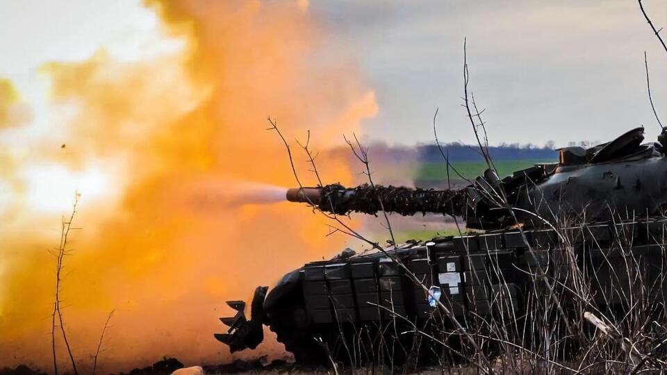 На лиманському, бахмутському та авдіївському напрямках росіяни намагаються наступати, на запорізькому, криворізькому і херсонському – перебувають у позиційній обороні