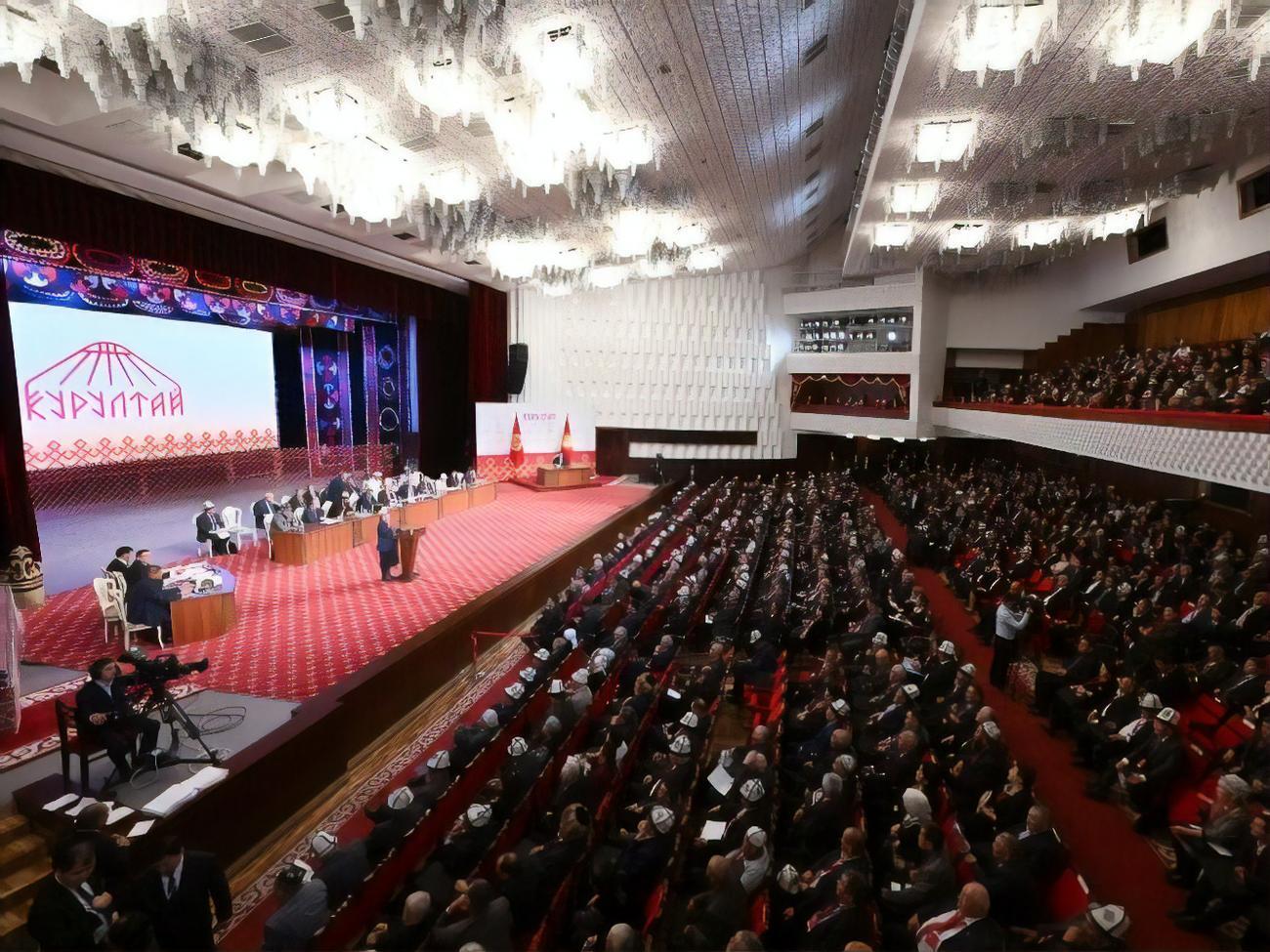 У Держдумі РФ вважають "утиском" російськомовних бажання влади Киргизстану захищати державну мову. На фото збори першого Народного курултаю країни