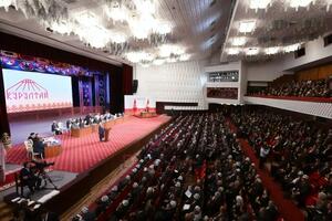 У Держдумі РФ вважають "утиском" російськомовних бажання влади Киргизстану захищати державну мову. На фото збори першого Народного курултаю країни