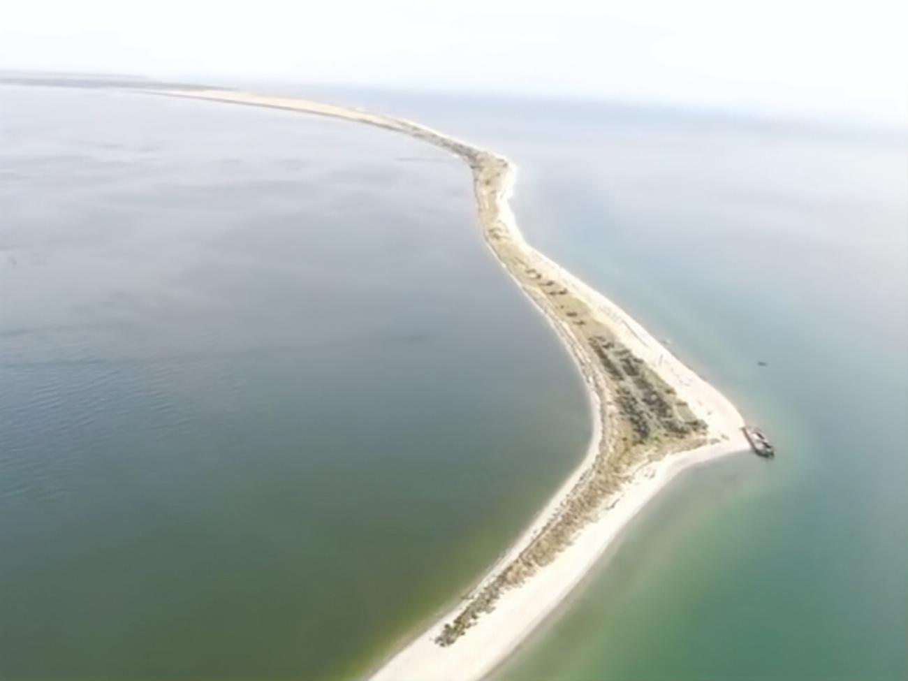 Операция по освобождению косы ведется в условиях информационной тишины, отмечала Гуменюк