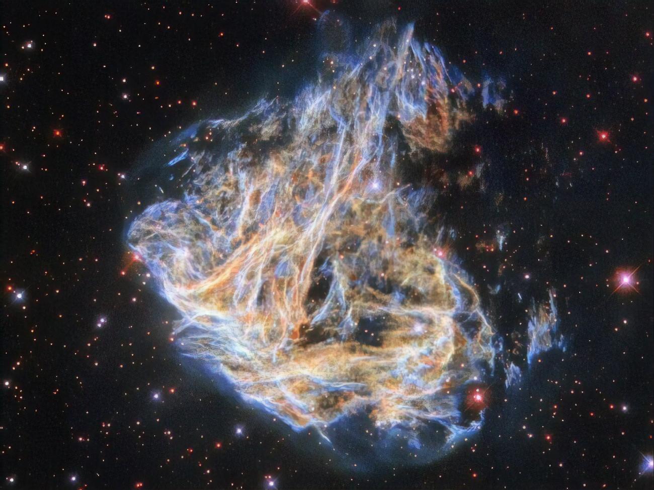 На снимке можно увидеть похожий на пламя остаток сверхновой