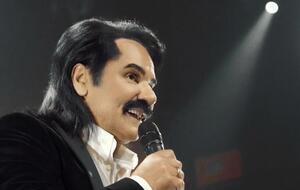 На концерте в Праге Зибров объединил влюбленную пару