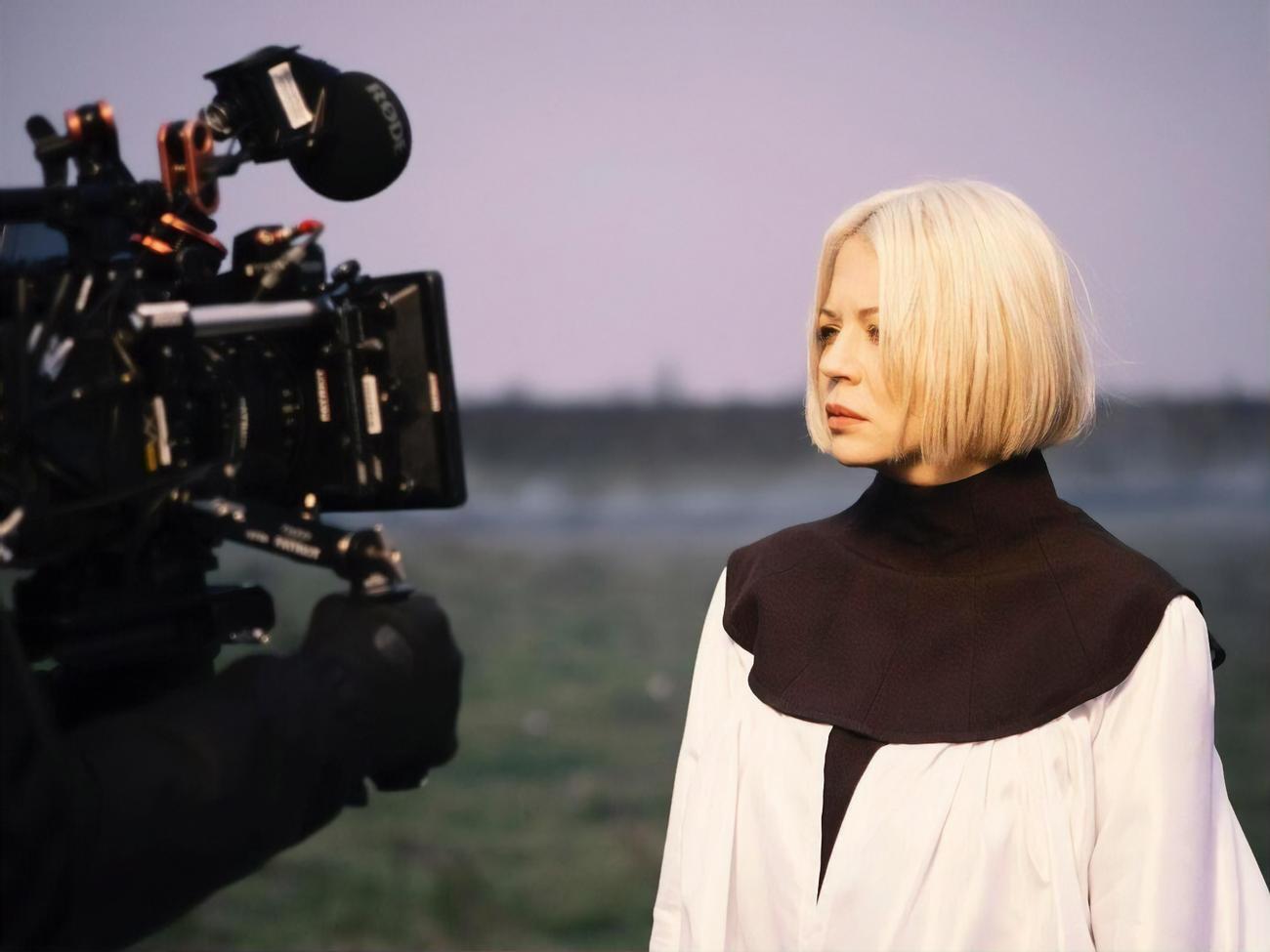 Onuka:&nbsp;Этой работой мы хотим внушить веру, что, несмотря на весь мрак, который принесло на нашу землю с востока, мы&nbsp;&ndash; украинский народ&nbsp;&ndash; сияем и никогда не погаснем