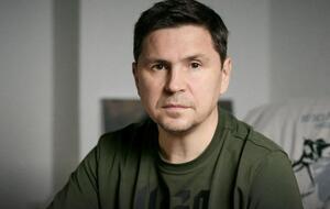 Подоляк: И вообще я бы советовал нам меньше говорить о политизации процесса. Потому что политики в классическом понимании сегодня нет