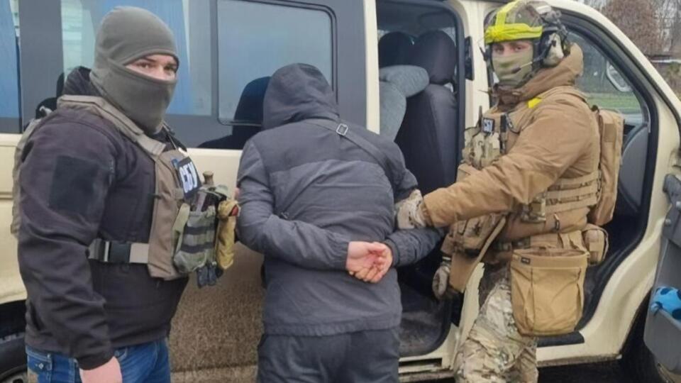 По данным СБУ, после освобождения Херсона подозреваемые пытались скрываться, чтобы избежать правосудия