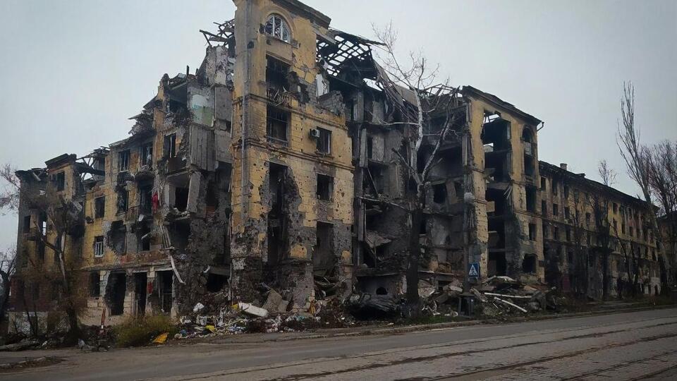 Во время осады Мариуполя 1356 многоэтажек были стерты с карты города, еще 914 домов россияне собираются снести, сообщали в горсовете