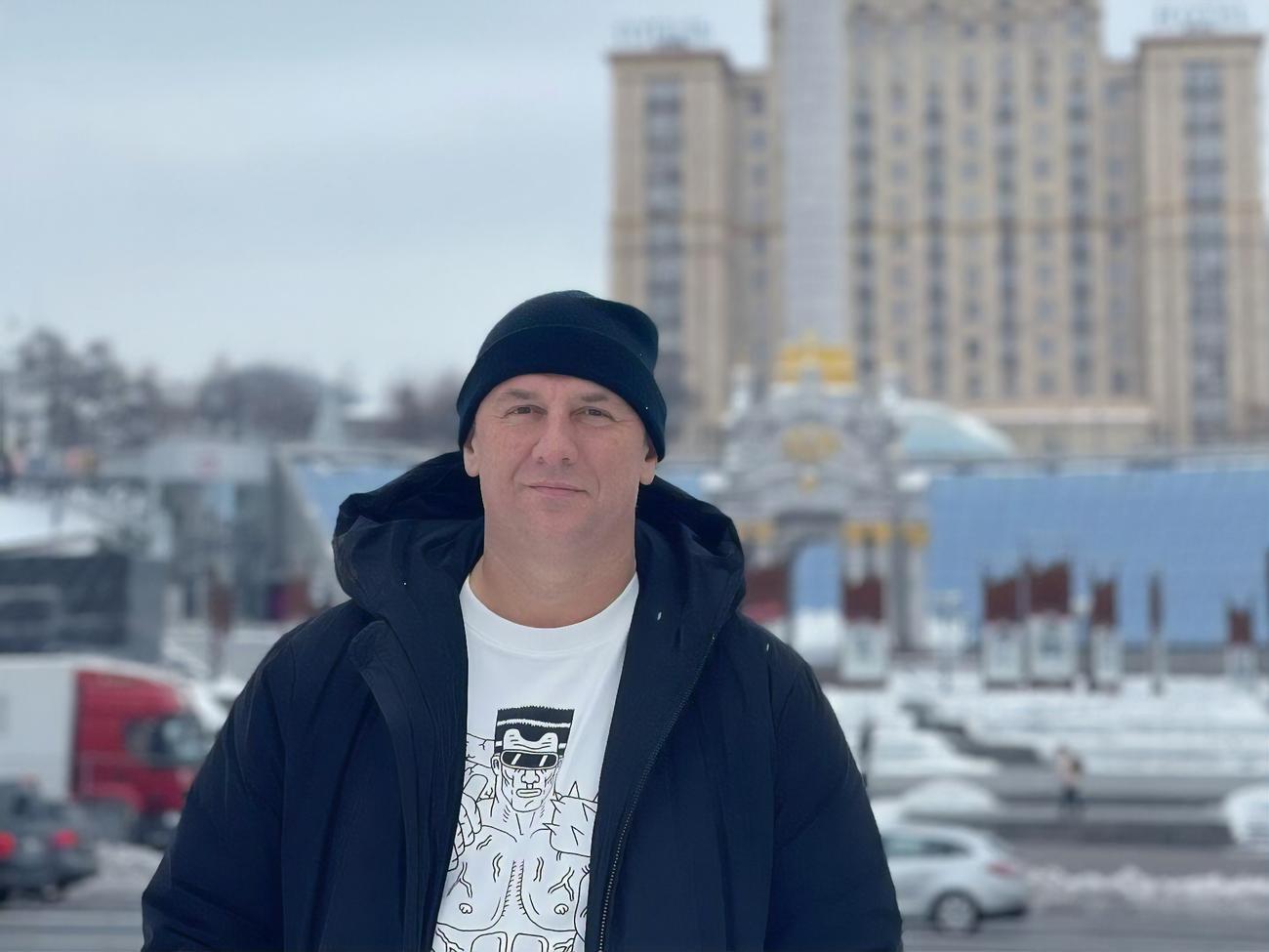 Потап вышел на сцену с веточкой хлопчатника