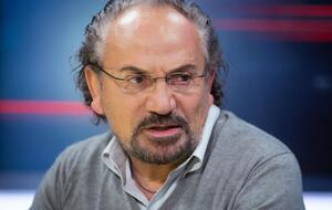 Шустер: Сборная Ирана отказалась исполнять гимн в качестве жеста солидарности с протестующими. 26 человек, принявших такое решение, спасают нацию