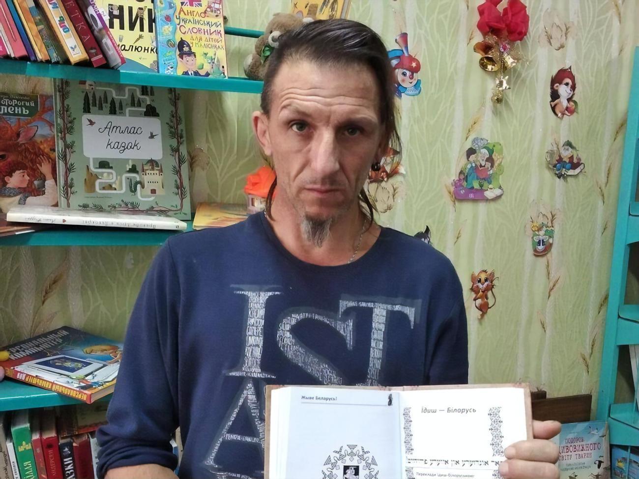 Тіло письменника Вакуленка виявили в одному з масових поховань в Ізюмі й упізнали за ДНК