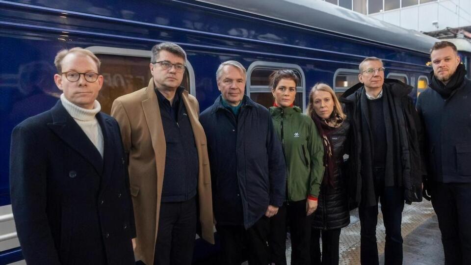 Глава МЗС Швеції Біллстрьом (перший ліворуч) 28 листопада відвідав Київ разом із європейськими колегами
