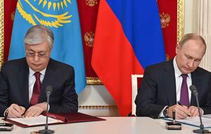 СМИ отмечают, что Токаев во время встречи с Путиным почти не смотрел на него