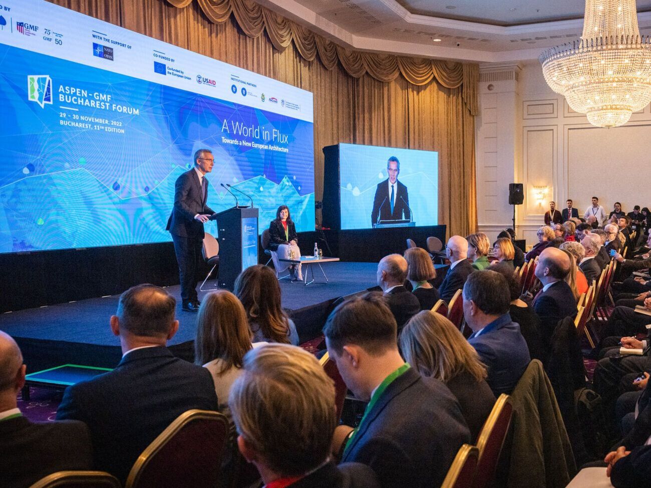 Щоб формально подолати угорське вето, Столтенберг організує в Бухаресті окрему зустріч міністрів закордонних справ НАТО й України, наголосив Ніколенко