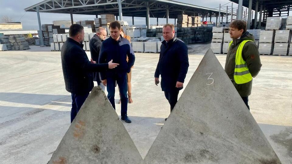Потужності підприємства у Криму дають змогу випустити до 5 тис. бетонних тетраедрів, заявив Бабашов