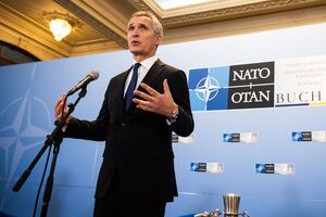 Украинцы могут сбить многие приближающиеся ракеты и беспилотники, но не все, отметил Столтенберг