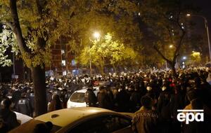 У вихідні в низці китайських міст відбулися протести проти обмежувальних заходів через сплеск COVID-19