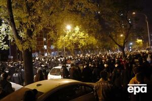 У вихідні в низці китайських міст відбулися протести проти обмежувальних заходів через сплеск COVID-19