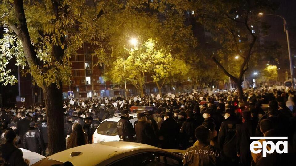 На выходных в ряде китайских городов прошли протесты против ограничительных мер из-за всплеска COVID-19