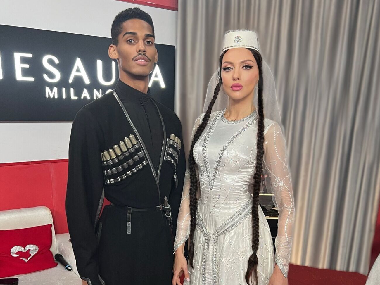 В случае победы на проекте Полякова пообещала&nbsp;передать приз&nbsp;&ndash; квартиру в Батуми&nbsp;&ndash; украинской многодетной семье, которая лишилась жилья в Украине