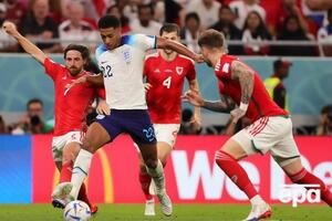 Групу B виграли англійці, вони у білих футболках