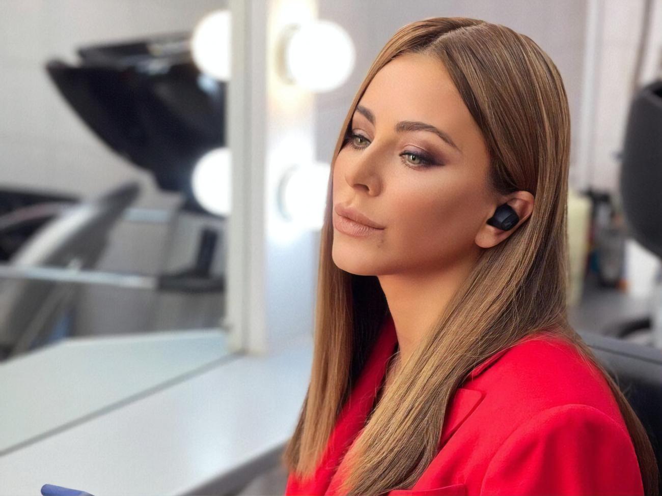 Ані Лорак і надалі уникає слова "війна" у своїх постах