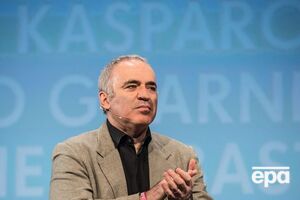 Каспаров: Путин становится обузой, потому что он проигрывает