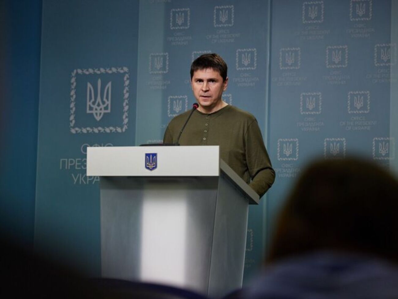 Подоляк обратился к тем, кто уговаривает Украину выполнить ультиматум России
