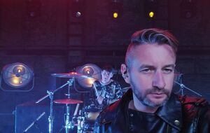 Жадан: Внутренне напрягаешься при каждом резком уличном звуке и не замечаешь дыма за окном