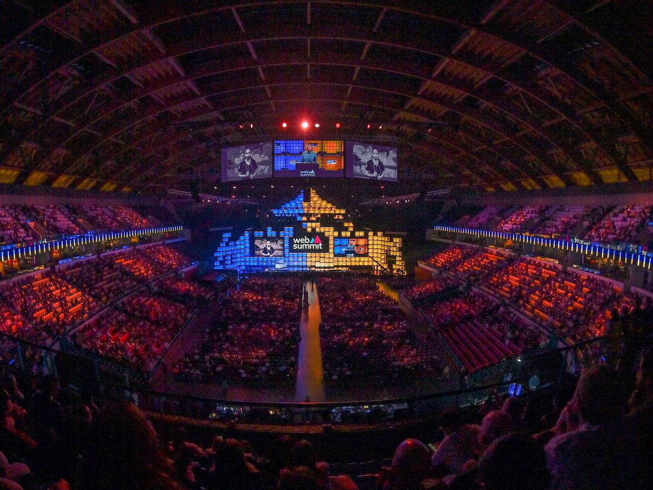 В этом году на Web Summit&nbsp;собралось 70 тысяч человек и компаний, приехало 900 спикеров из 160 стран