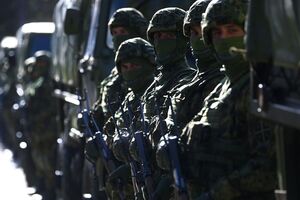 Армия приведена до "уровня, при котором может ответить на любую задачу", заявив министр обороны Сербии