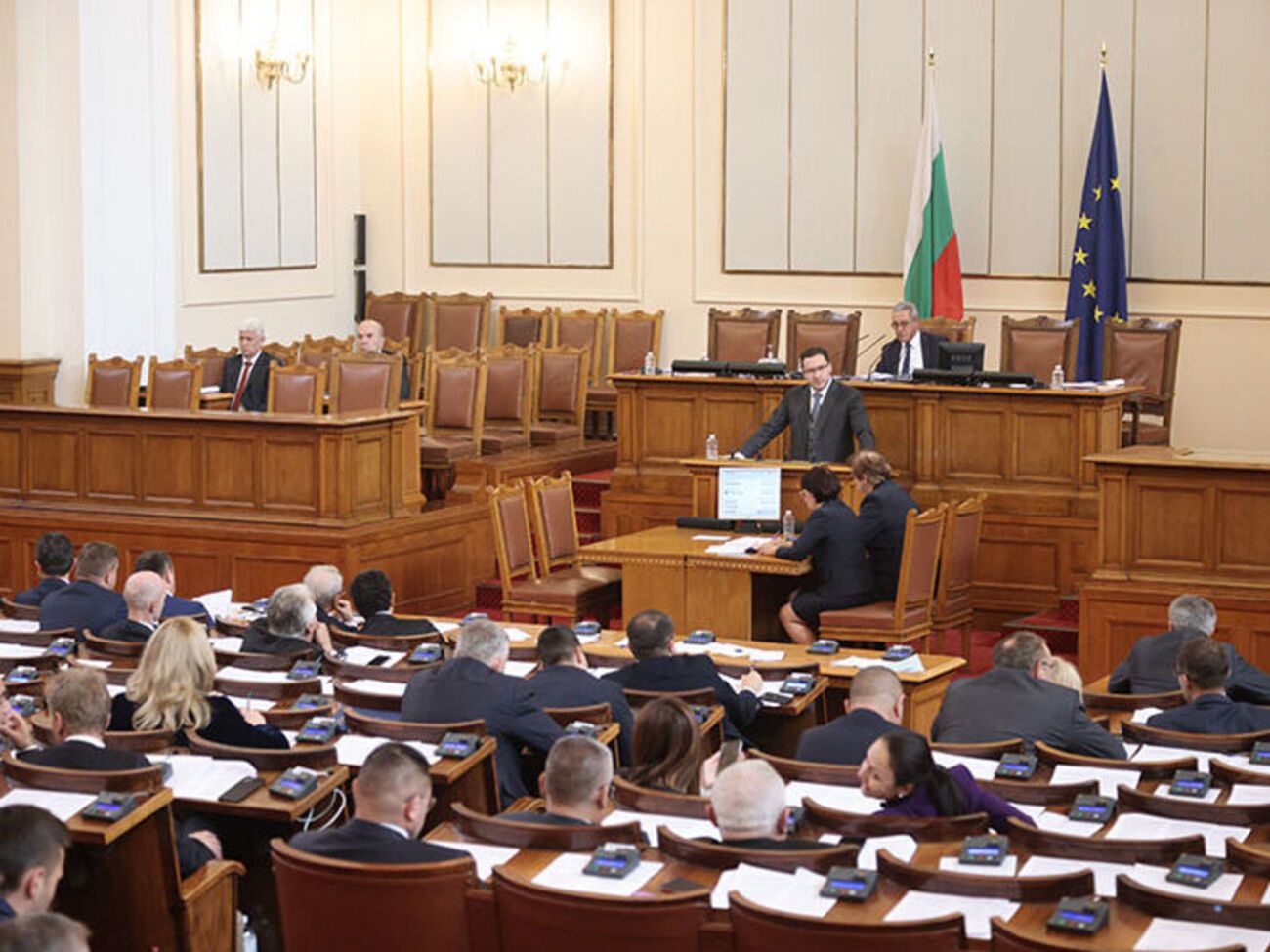 Болгарский парламент проголосовал за поставки тяжелого вооружения Украине