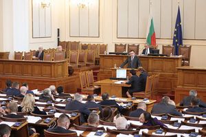 Болгарський парламент проголосував за постачання важкого озброєння Україні
