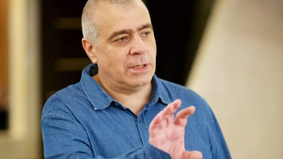 Качанов: Я же разговариваю с коллегами. Они говорят: "Ну ты понимаешь, не все могут уехать"