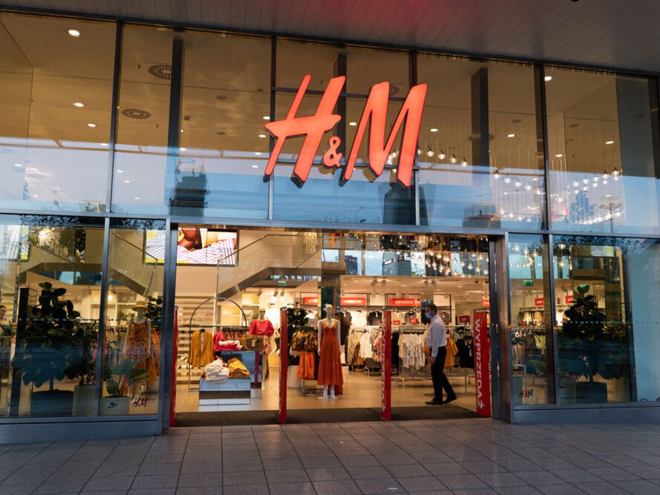 К началу октября были закрыты 42 магазина H&M в 23 российских городах