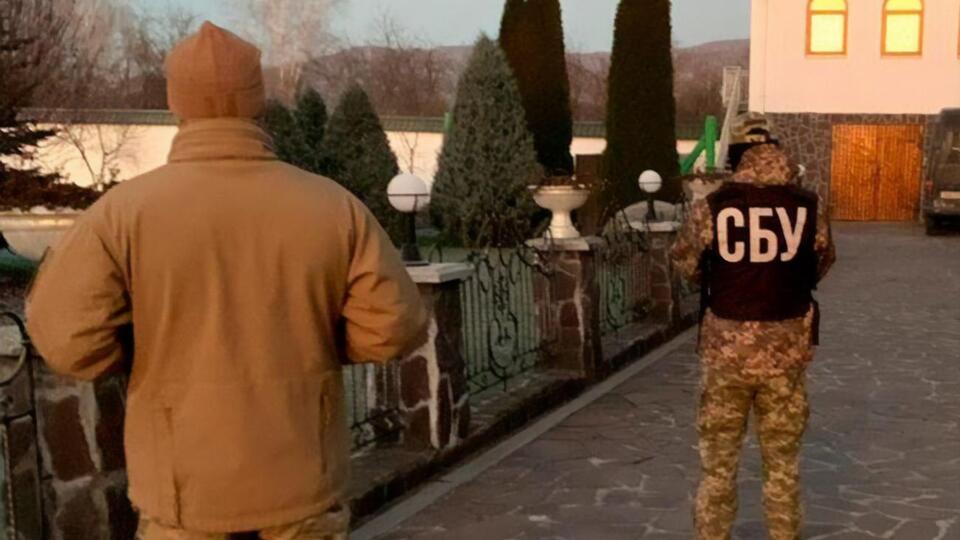 В СБУ отметили, что обыски проводятся для проверки данных о намерениях использования епархии как ячейки "русского мира"