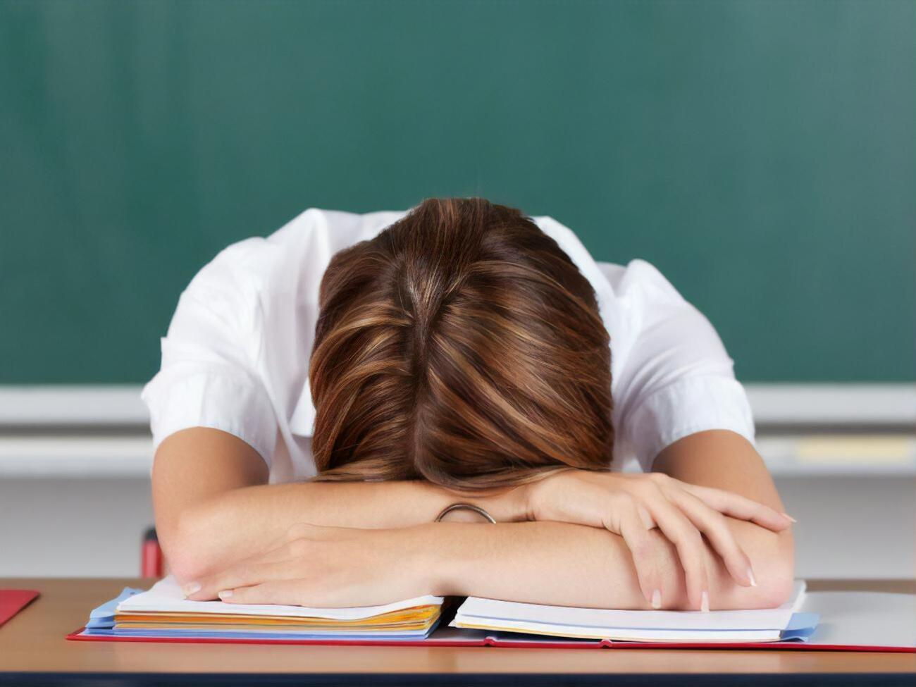 Украинских школьников на оккупированных территориях "учат" российской пропаганде