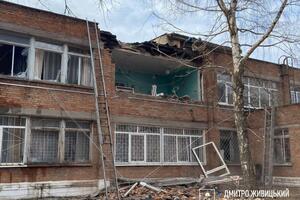 Российские снаряды прилетели в здания больницы и прокуратуры