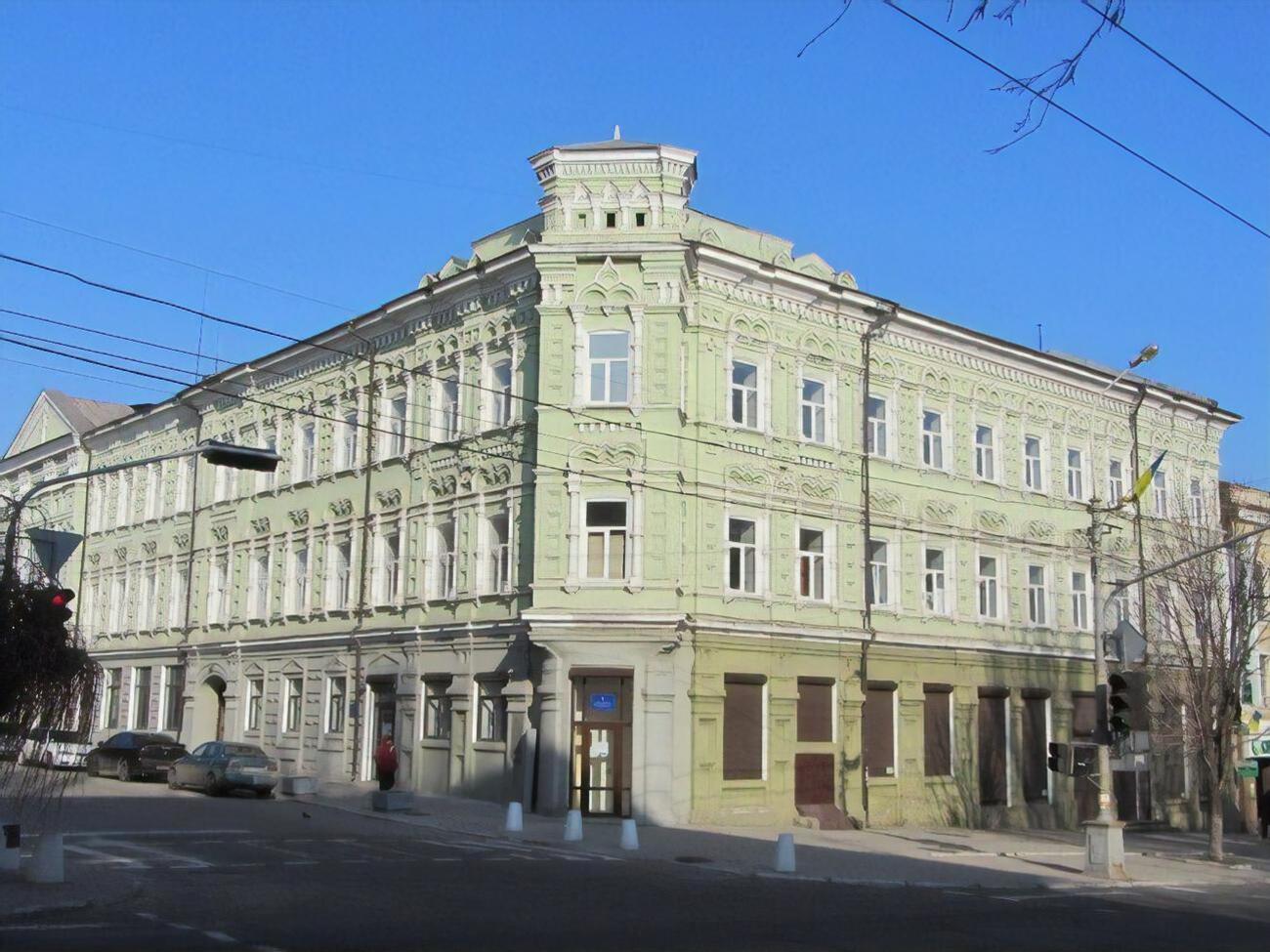 Росіяни знищують історичні будівлі Маріуполя