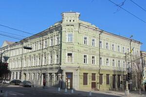 Росіяни знищують історичні будівлі Маріуполя
