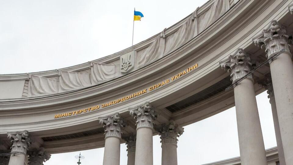 У МЗС повідомили, що постраждав один співробітник посольства в Мадриді