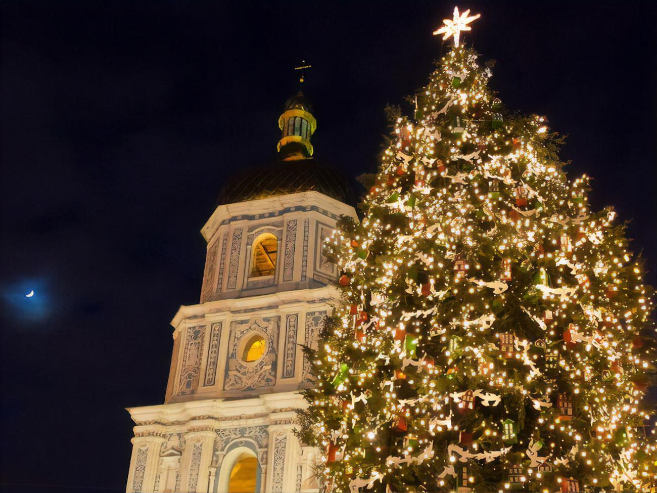 На Софийской площади в этом году снова будет праздничная елка