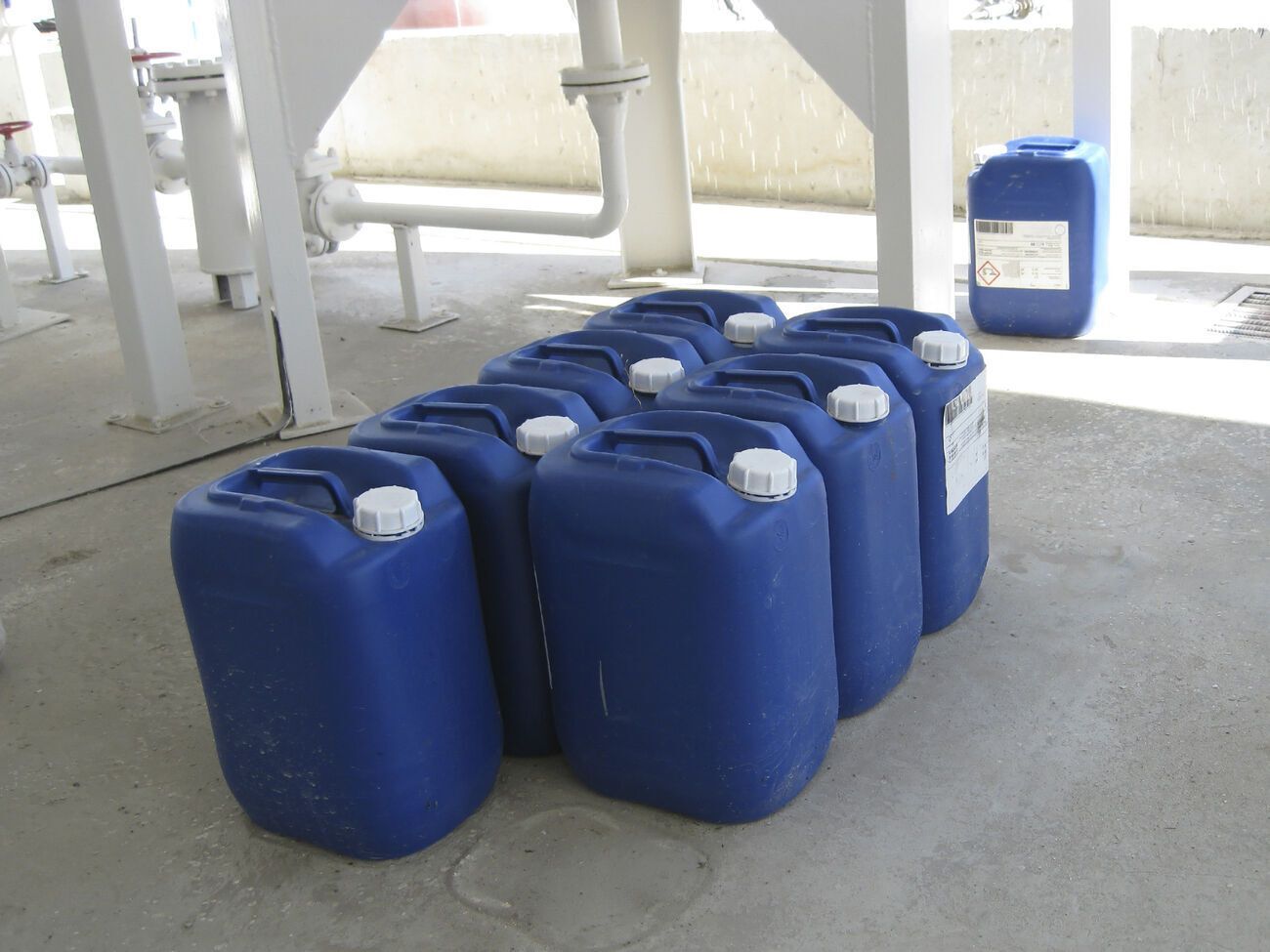 Сейчас продано три партии арестованного российского аммиака