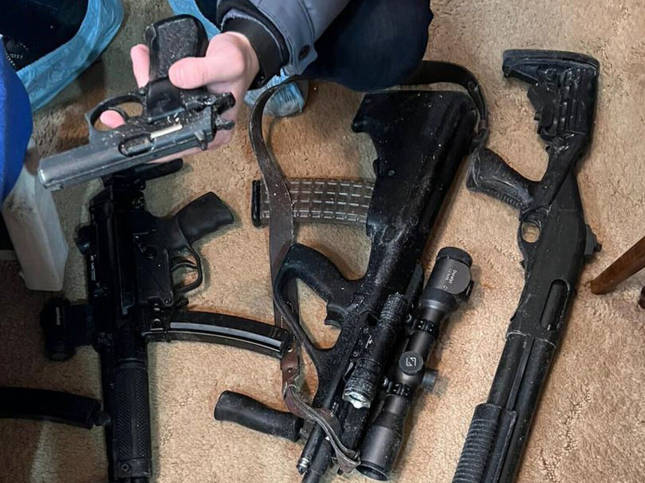 Обшуки відбулися в межах кримінального провадження за статтею про держзраду, зазначили в СБУ