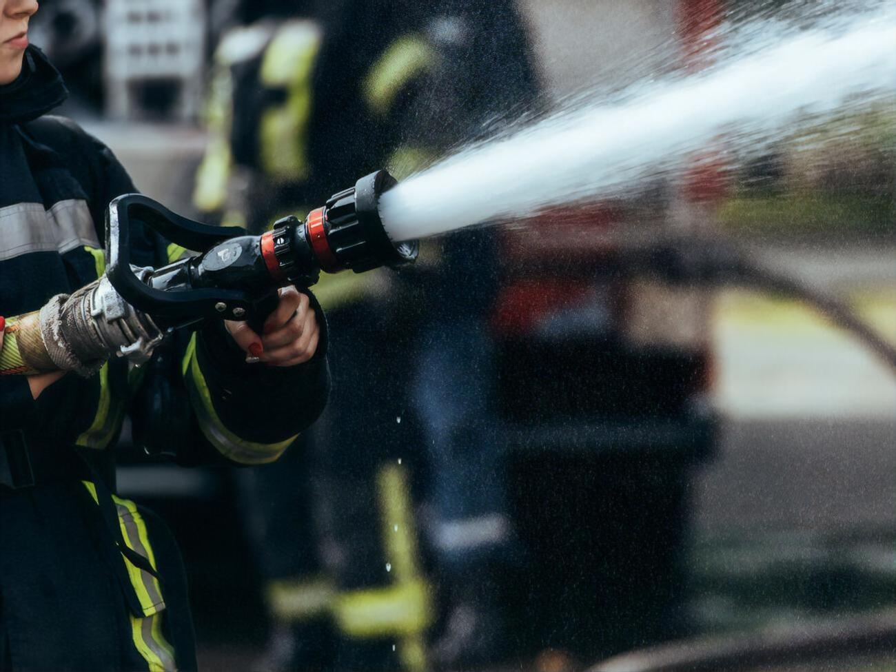 Спасатели в Украине сейчас тушат десятки пожаров в день