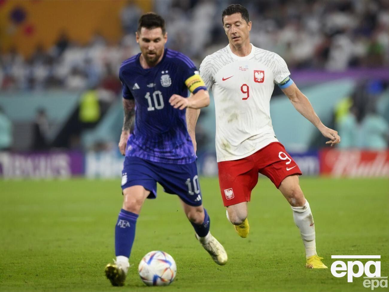 Месси (на фото слева) не забил пенальти