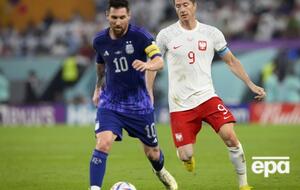 Месси (на фото слева) не забил пенальти